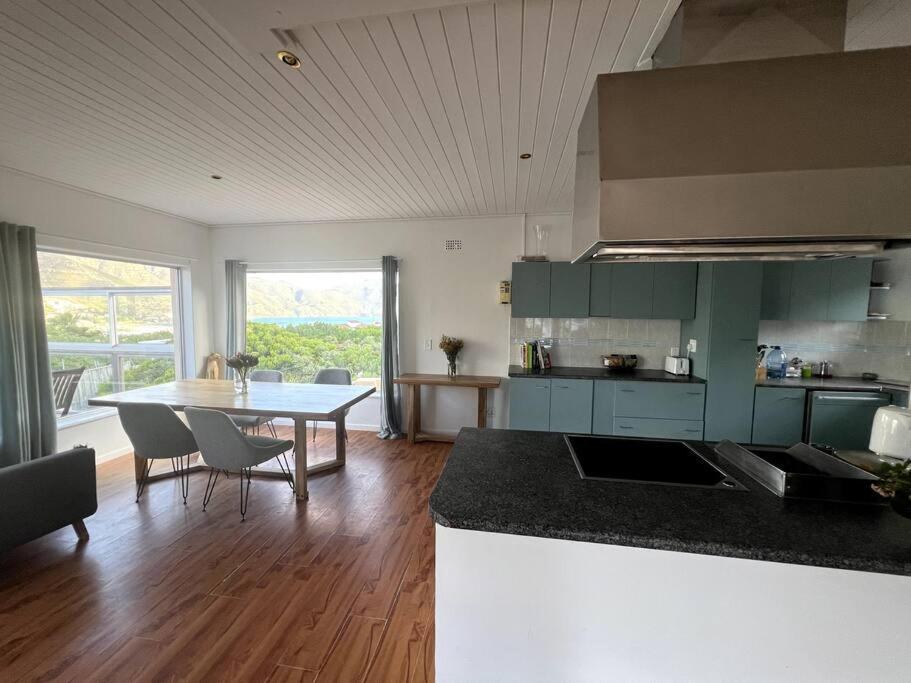 Wonderful Ocean View House Cape Town